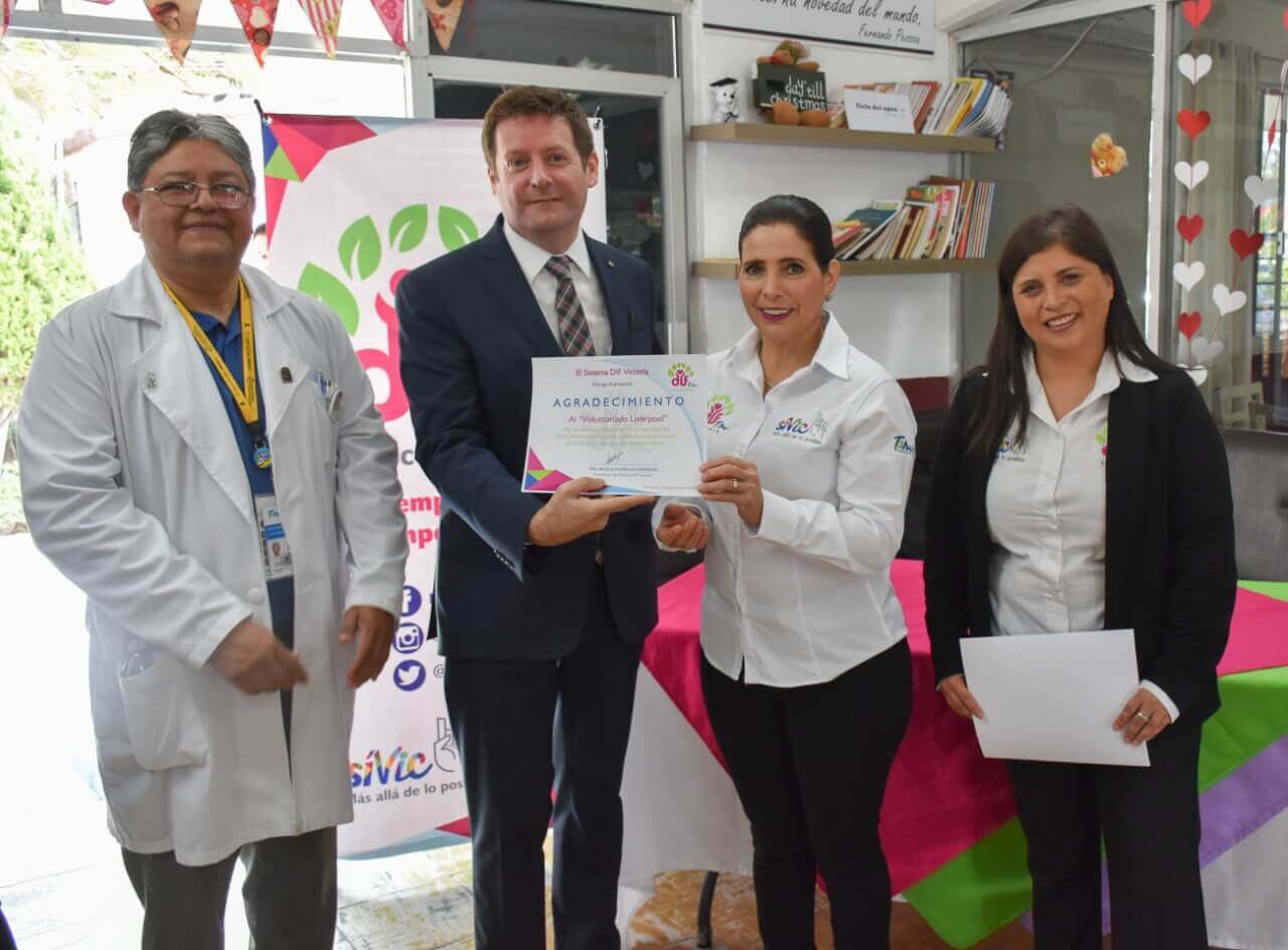 Visita Arcelia Flores, área oncológica del Hospital Infantil