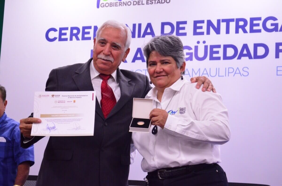Reconoce Gobierno del Estado a trabajadores de salud con años de antigüedad