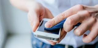Coronavirus: ¿Por qué es tan importante mantener limpio el celular?