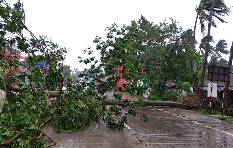 Aumenta a 80 número de muertes por ciclón en India y Bangladesh