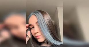 ¿Cómo teñir el cabello en instantes con solo dos productos de maquillaje?