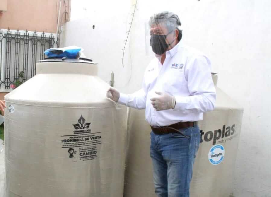 Entrega Ayuntamiento de Victoria 605 tinacos a domicilio