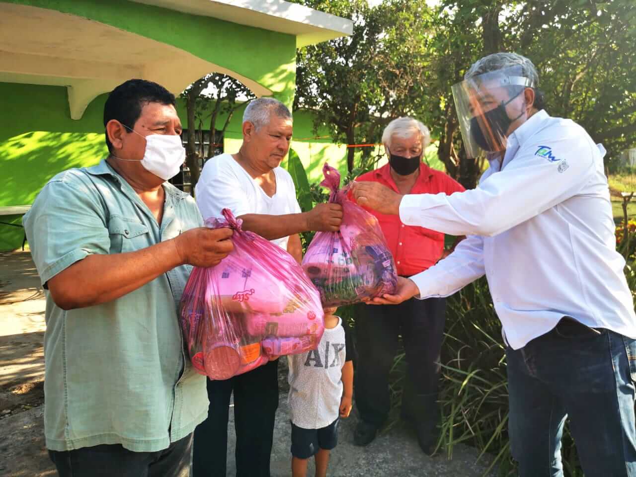 Ayuntamiento dirige segundo apoyo alimentario y kit de limpieza a boleros