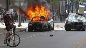 Pide Trump ‘dominar’ y ‘arrestar’ a manifestantes a autoridades y jefes policiales