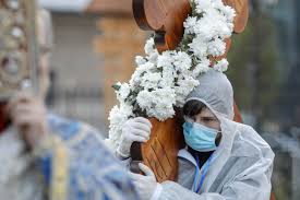 Una persona enferma de coronavirus, ¿A cuántas puede contagiar?