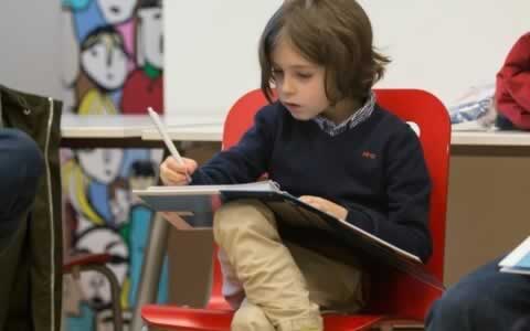 Niño genio a punto de graduarse de la universidad a los 9 años