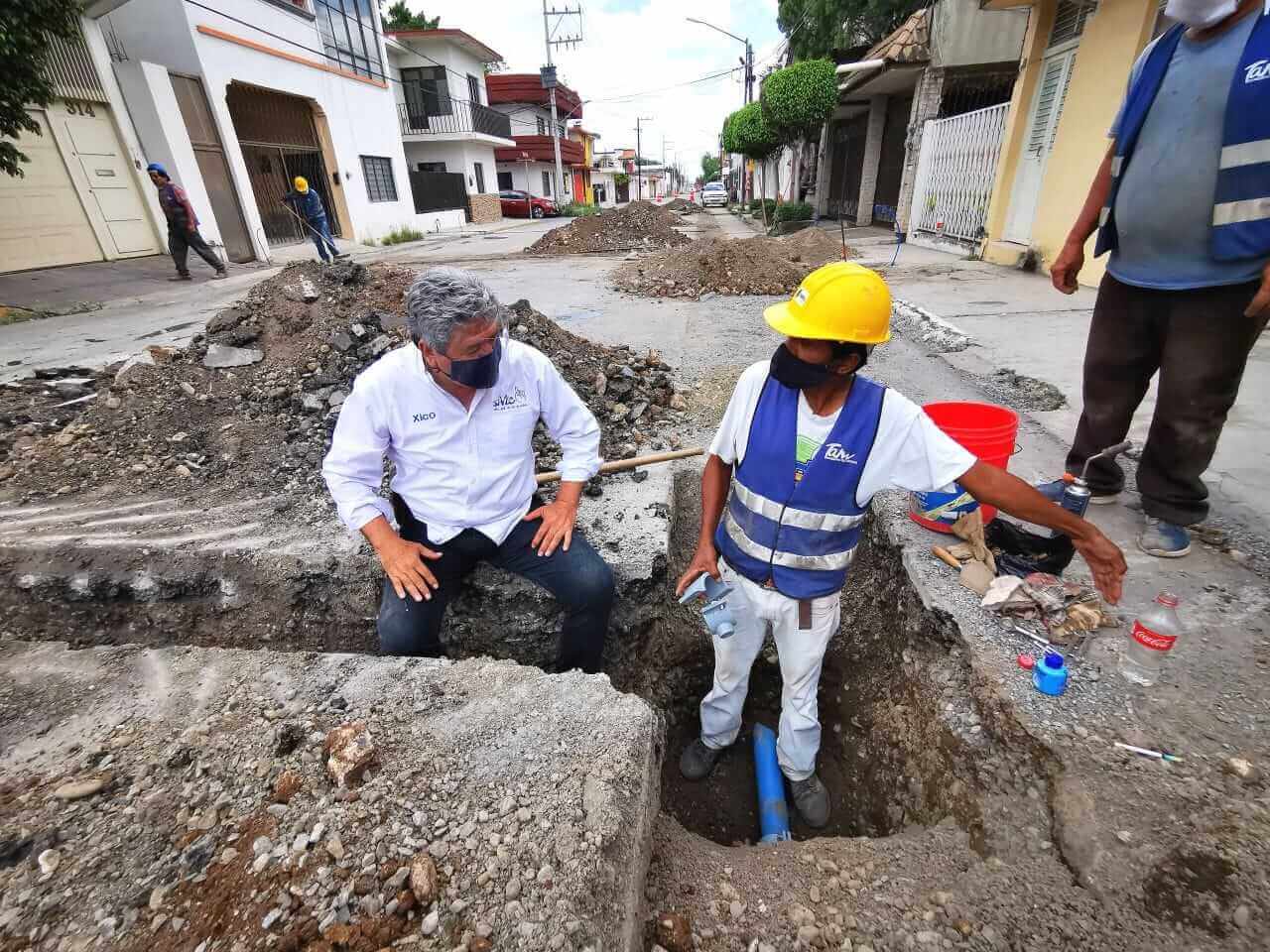 Avanza instalación de tubería nueva en Zona Centro de Victoria