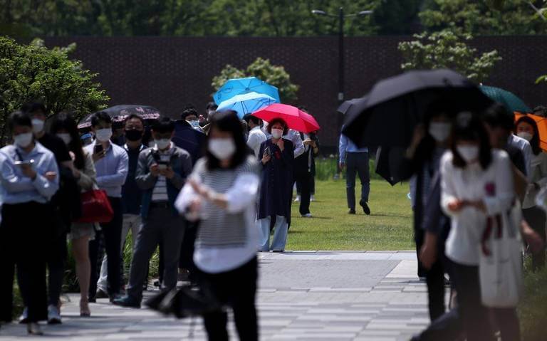 Hallan nueva cepa de coronavirus seis veces más contagiosa