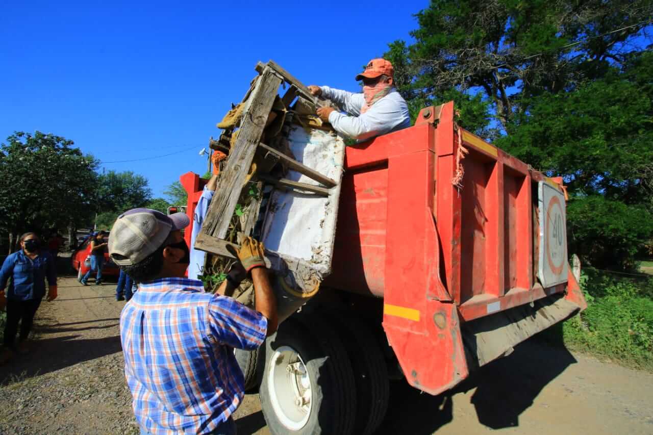Con descacharre previenen propagación de dengue en Victoria