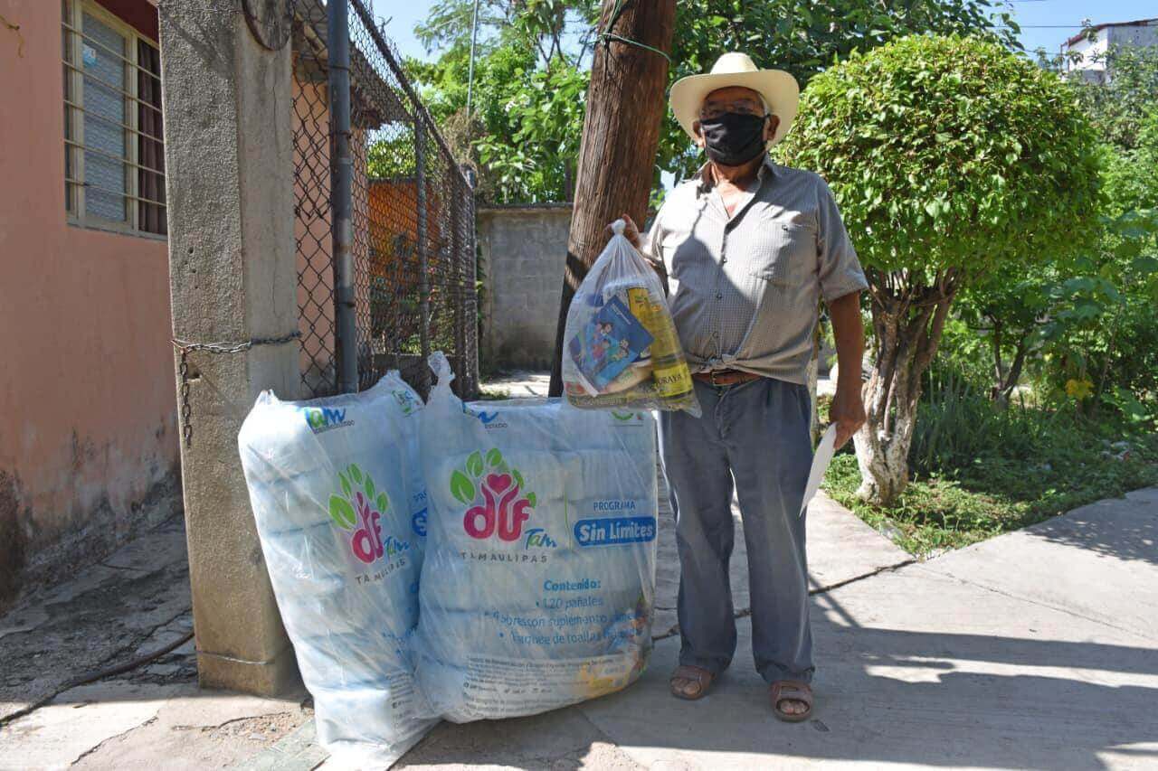 Entrega DIF Victoria apoyos a personas con discapacidad