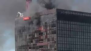 Bélgica: se incendia torre de World Trade Center en Bruselas (video)