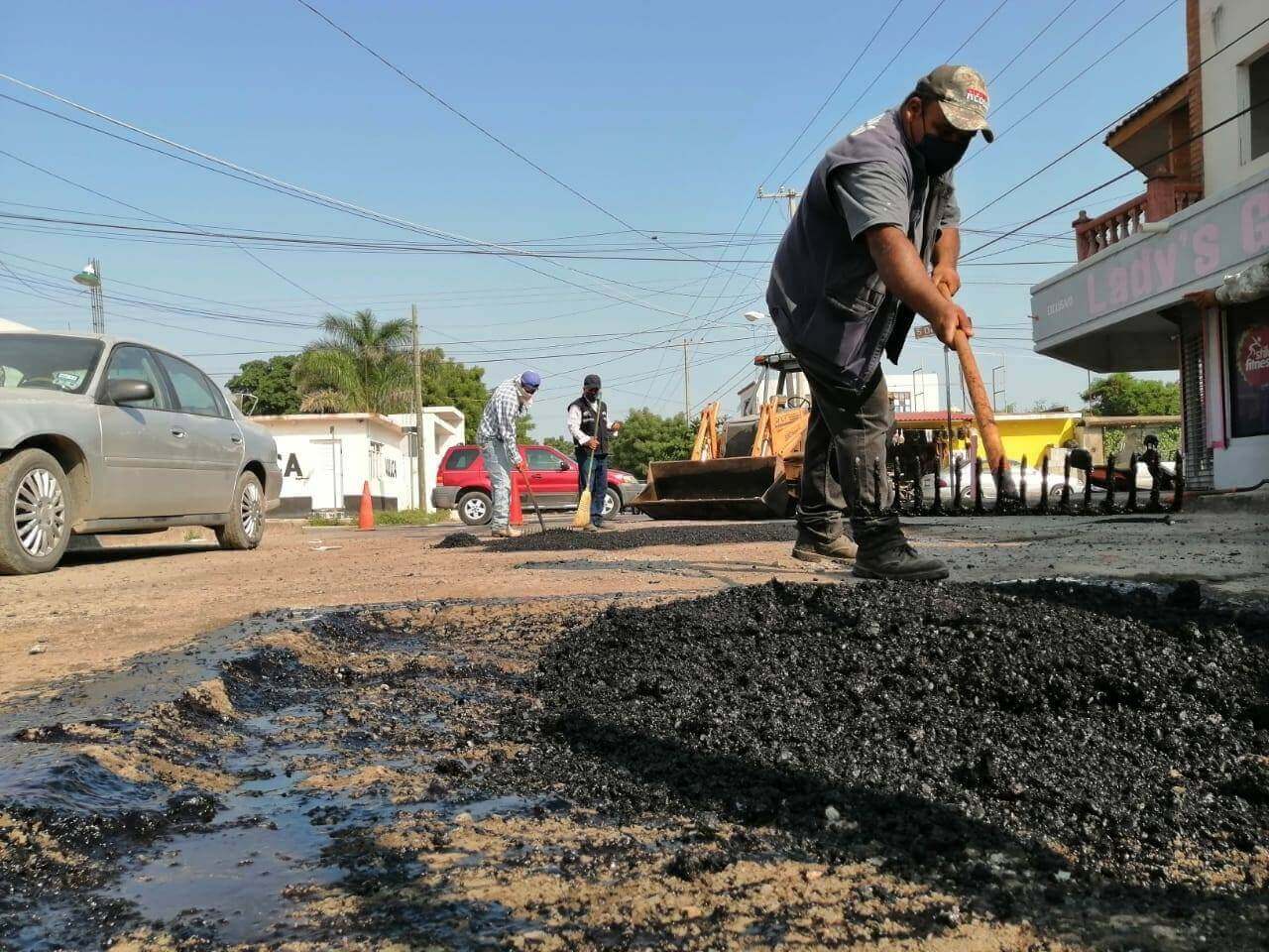 Realiza Gobierno de Victoria trabajos de bacheo en diversas colonias
