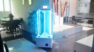 ¡Ideal contra el covid-19! Estudiante de Tec de Monterrey crea robot desinfectante con luz UV y Ozono