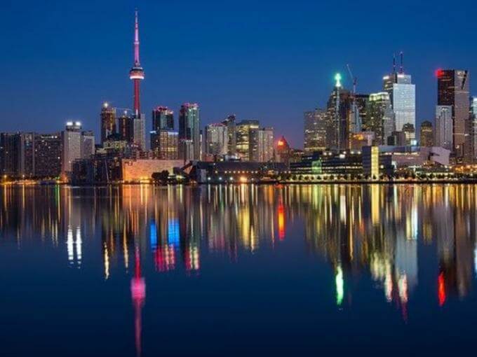 Restaurante en Canadá ofrece trabajo a mexicanas con 29 mil pesos mensuales