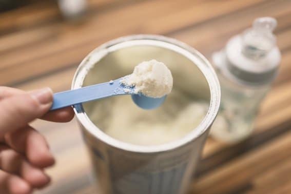 Cofepris alerta por 16 lotes contaminados de leche para bebés