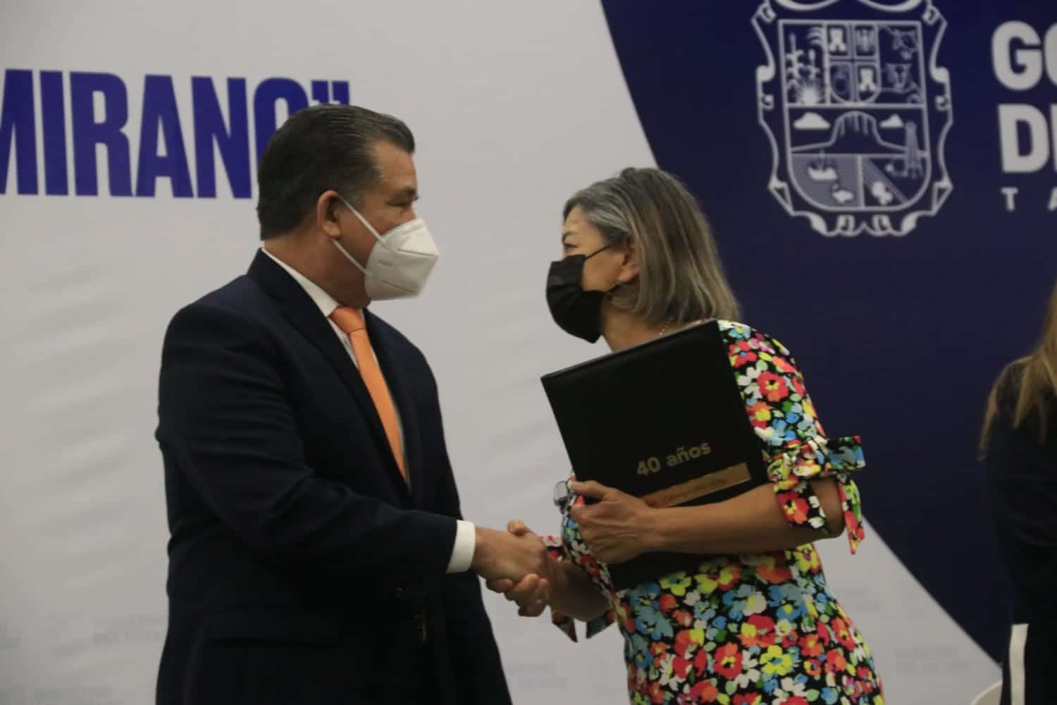 RECIBEN MAESTROS MEDALLA “IGNACIO MANUEL ALTAMIRANO”