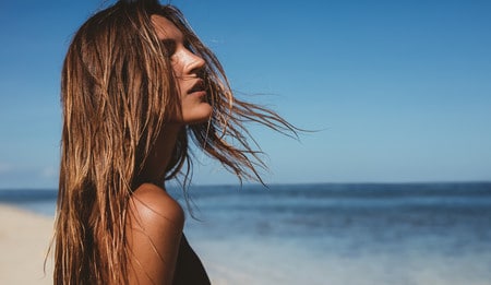 Caída de pelo en verano: cómo evitarla