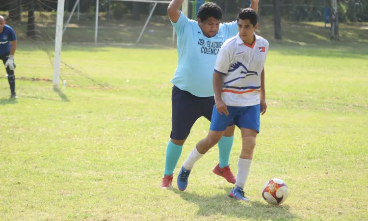 Escuadrón no suelta la cima