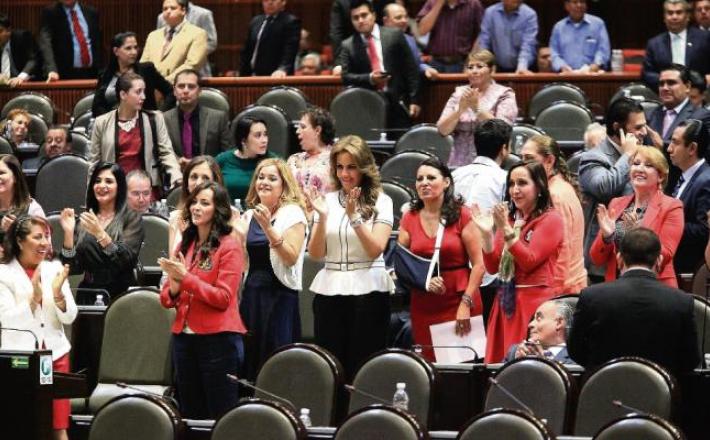 Deja política 1 de cada 3 mujeres por ataques en México