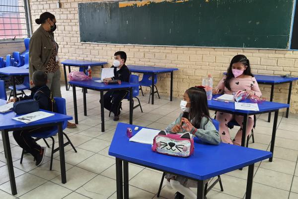 Juez federal obliga a SEP a contar con insumos contra Covid-19 sin costo para padres de familia.