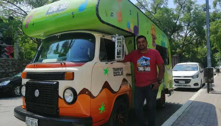 Profe Paco, busca seguir apoyando a  alumnos  con la combi del saber