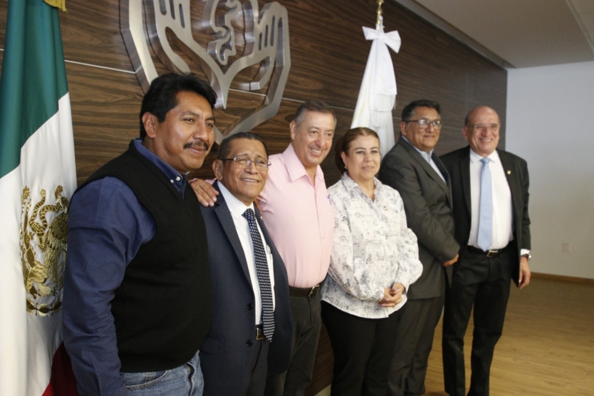 Se reúne Pedro Zenteno con integrantes de la Comisión de Salud del Senado