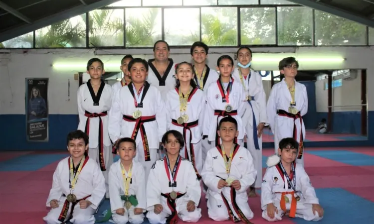 Taekwondoínes del 11 Mina ganan medallas en regionales y nacionales de la especialidad