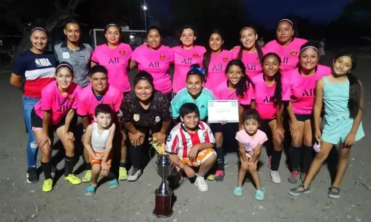Lomas son bicampeonas de Copa