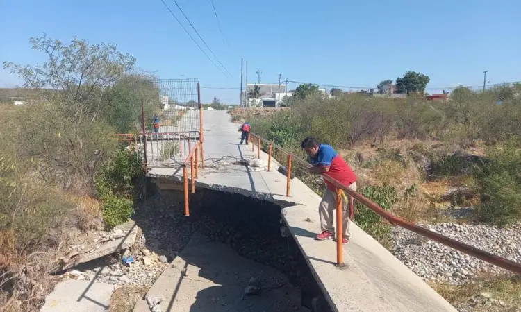 Para evitar accidentes clausuran puente alterno de la colonia Moderna