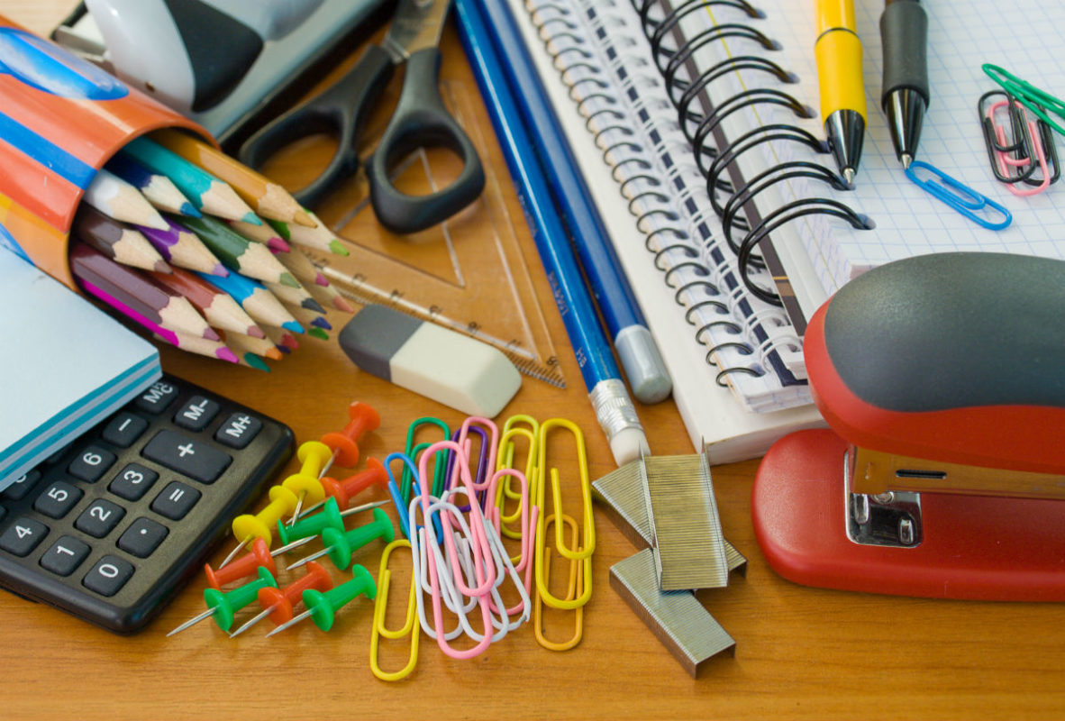 Llaman a los hijos a no presionar a los padres con Compra de útiles escolares y uniformes