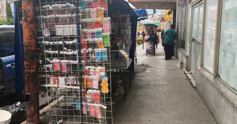 Comerciantes informales piden no dejar que  Vendedores foráneos se instalen en zona centro