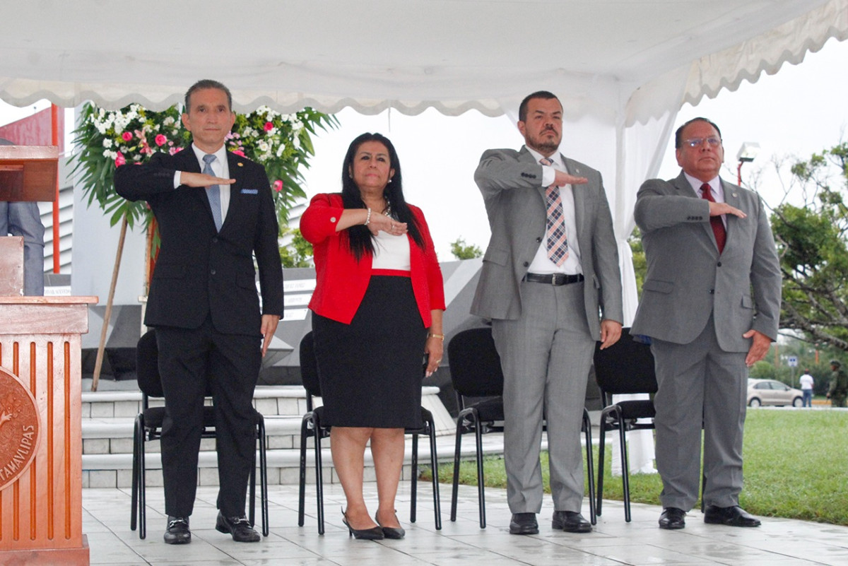 Rinde la UAT homenaje a sus fundadores