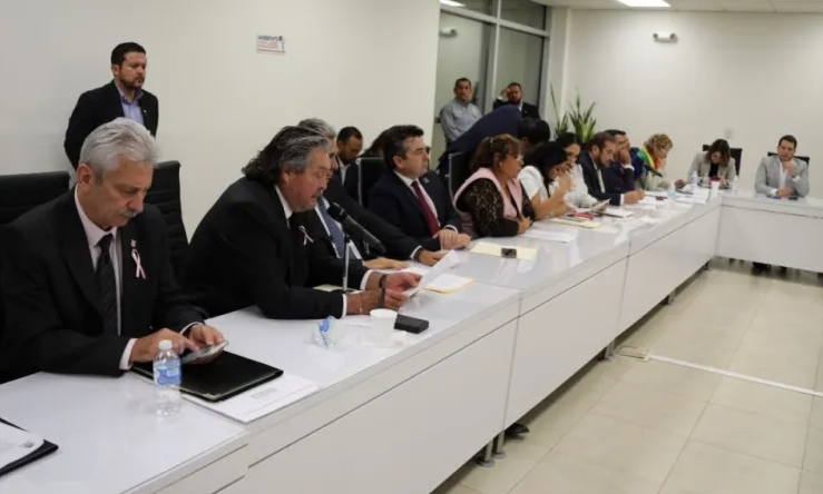 Piden acabar con el desorden vial afuera de las escuelas