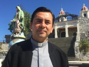 Quieren hacer ateo a este país: Padre Isaías Salas