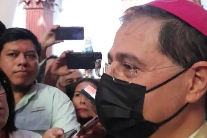 Buscar, escuchar e informar la verdad, debe ser la labor del periodista: Obispo