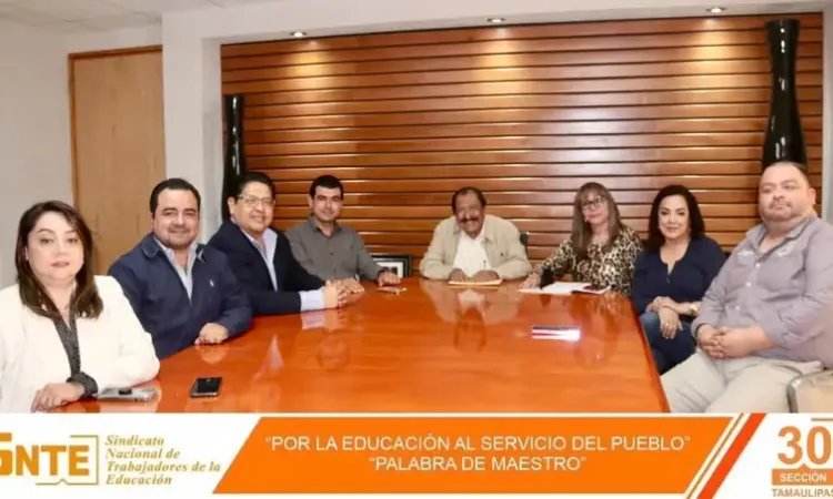 Se reúne Arnulfo Rodríguez con profesores normalistas de Matamoros