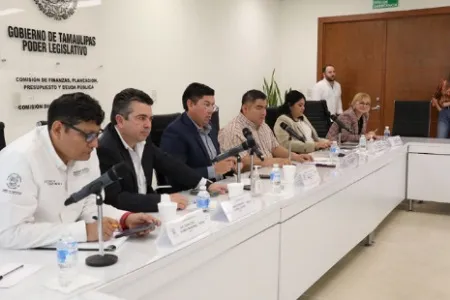 Presentan programas y servicios de Banobras a Comisiones del Congreso