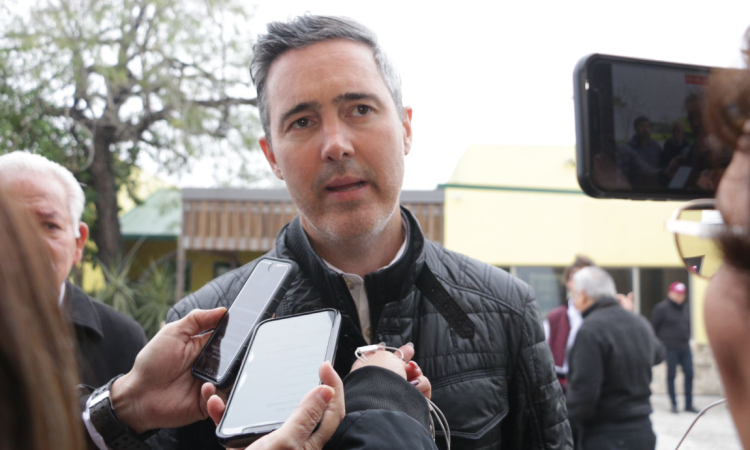 JR “aprieta el paso” a dos semanas de cerrar campaña