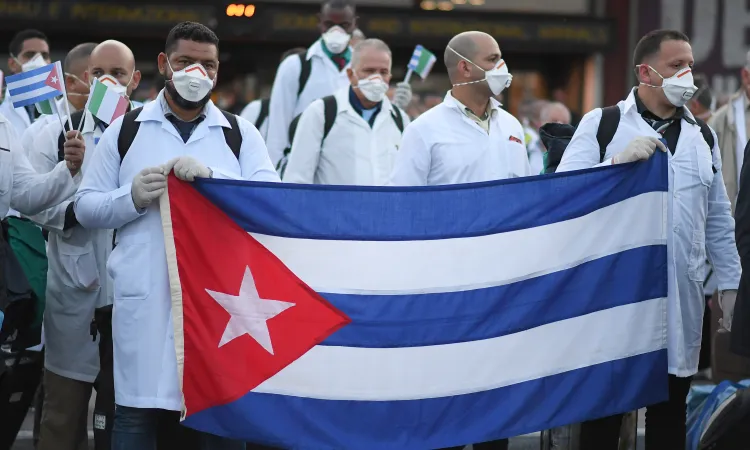 Hay 610 médicos cubanos en México, distribuidos en 12 estados: Robledo Director del IMSS