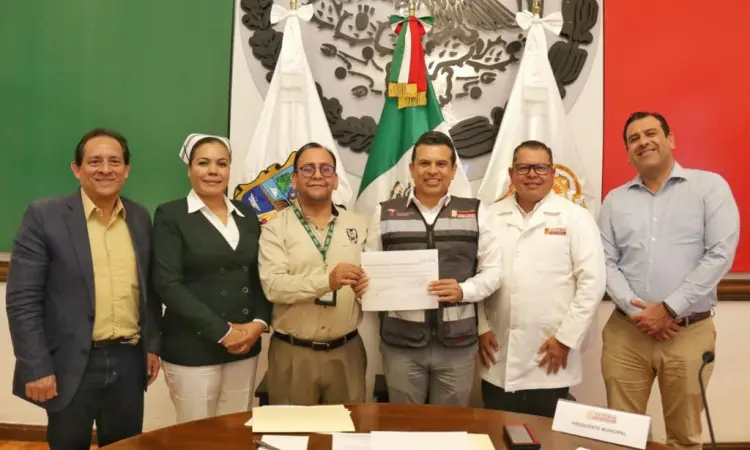 Firma convenio Municipio con IMSS y SST para cuidar salud de estudiantes.