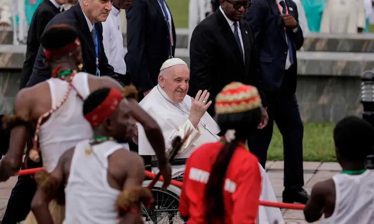 Papa Francisco arriba al Congo para reunirse con el presidente