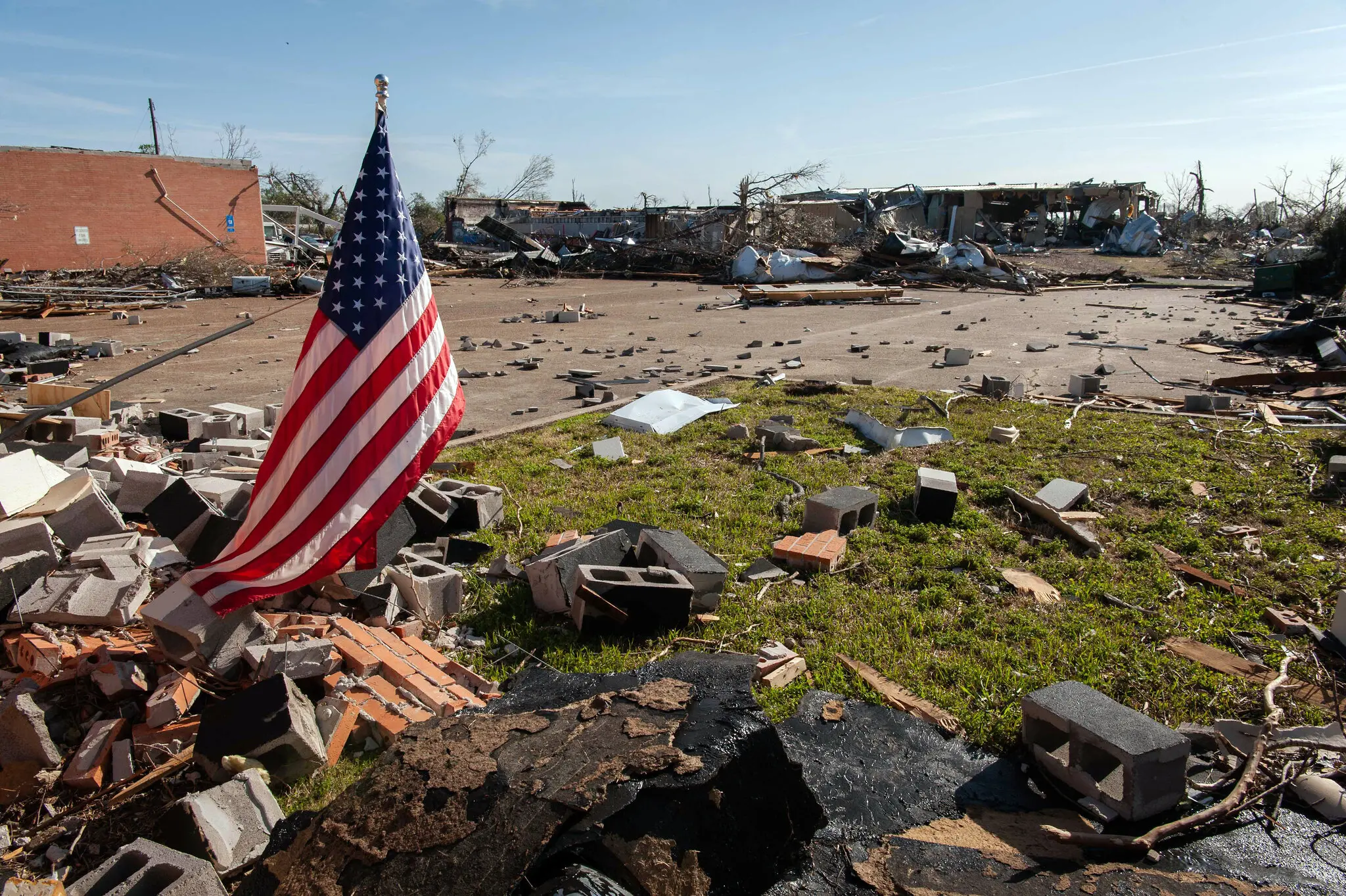 Biden declara zona de gran desastre a Mississippi por tornados