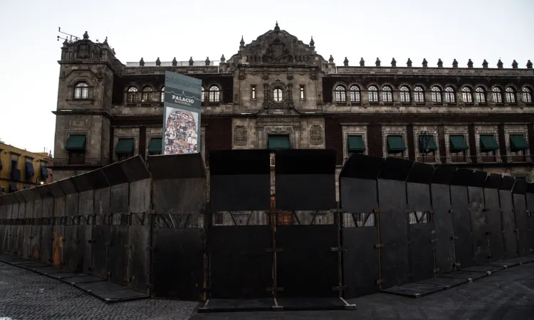 Blindan Palacio Nacional para «protegerlo» de las marchas por Día Internacional de la Mujer