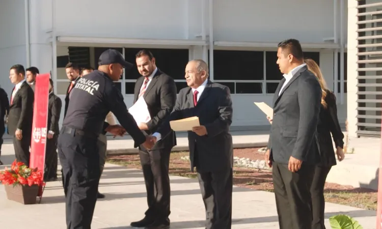 Entrega USJT más elementos capacitados en readiestramiento policial con énfasis en derechos humanos