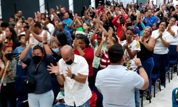 Oran cristianos para que haya agua en Victoria