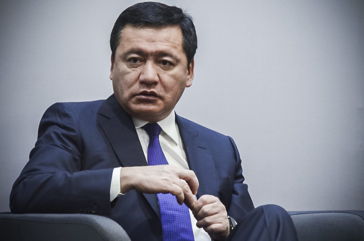 Osorio Chong deja la coordinación y la bancada del PRI en el Senado