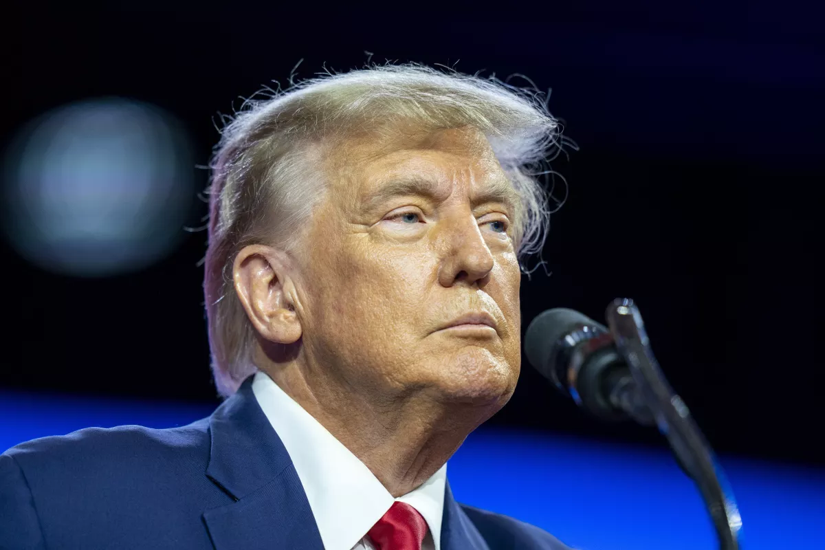 Trump pide a sus seguidores firmar carta contra las amenazas de su posible detención