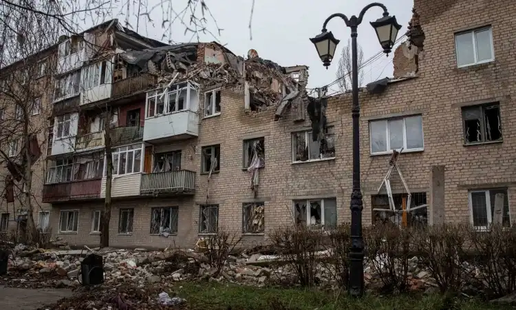 Comienzan evacuación de niños en la ciudad Bajmut, Ucrania