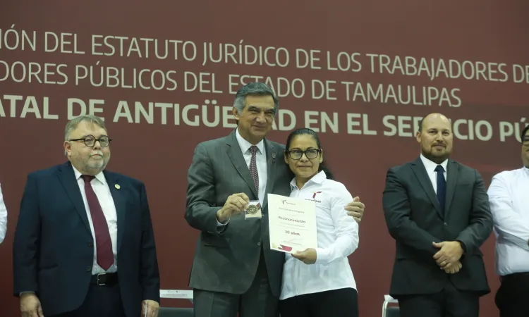 Dignifica Américo salarios de trabajadores del Estado; burócratas lo respaldan; “ahora sí nos respetan”