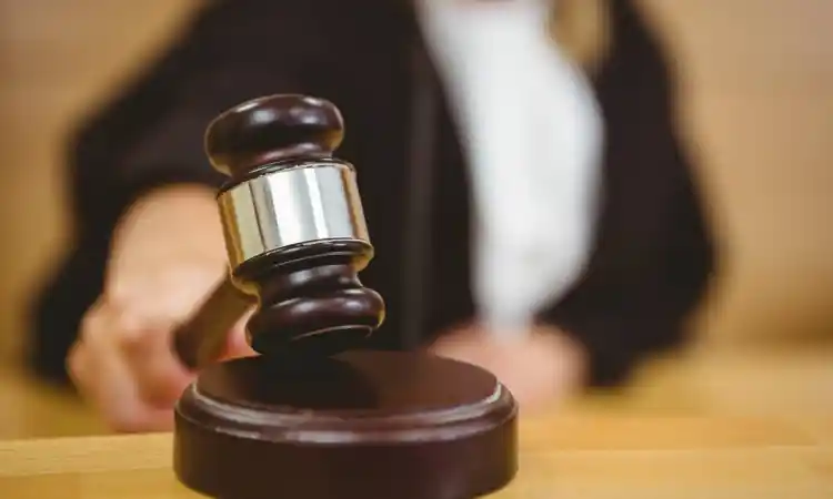 En Egipto sentencian a cárcel a 14 activistas de derechos humanos